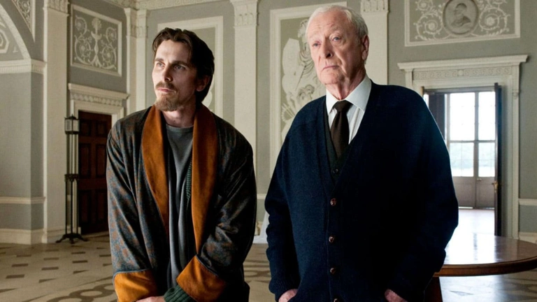 Cet acteur de légende pensait avoir décroché le pire rôle du Batman de Nolan. Il s'agit en fait du plus important Cet acteur de légende pensait avoir décroché le pire rôle du Batman de Nolan. Il s'agit en fait du plus important