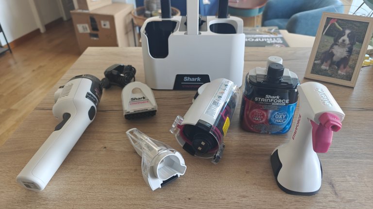 Test Shark StainForce : le nettoyeur sans fil qui a survécu à un chiot de deux mois ! Un game changer dans le milieu ? Test Shark StainForce : le nettoyeur sans fil qui a survécu à un chiot de deux mois ! Un game changer dans le milieu ?