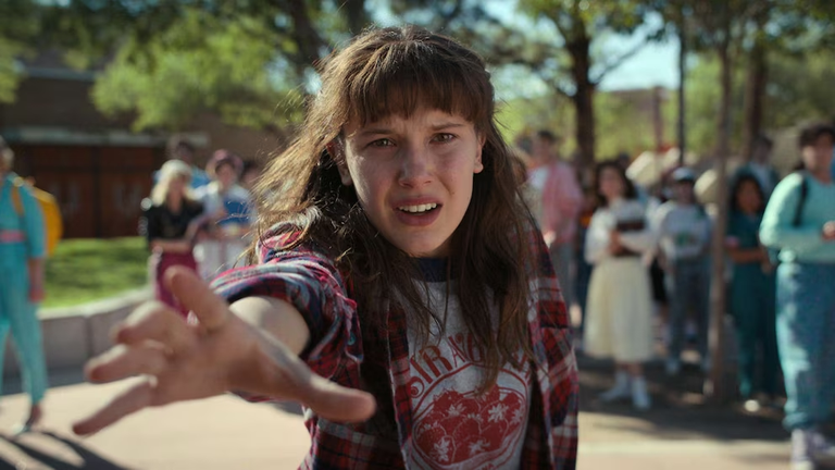 “Je m’en fiche” La star de Stranger Things n’en a plus rien à faire des critiques, elle assume d’être un “punching-ball” et répond à ses détracteurs “Je m’en fiche” La star de Stranger Things n’en a plus rien à faire des critiques, elle assume d’être un “punching-ball” et répond à ses détracteurs