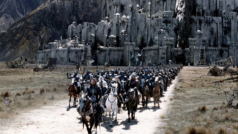 25 ans après, Le Seigneur des Anneaux va revenir au cinéma et en version longue, mais…