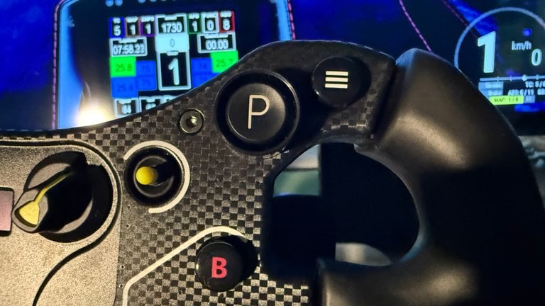 J'ai testé le volant CSL Steering Wheel GT3 2025 : Fanatec revisite un classique, mais corrige-t-il enfin ses défauts ?