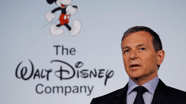 “Ce sera la fin” Disney s’empare de l’IA et n’y va pas à moitié : un outil est à disposition de tous ses employés pour “libérer la magie de leur imagination” “Ce sera la fin” Disney s’empare de l’IA et n’y va pas à moitié : un outil est à disposition de tous ses employés pour “libérer la magie de leur imagination”