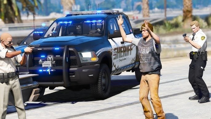 Cet acteur de GTA 5 subit une mauvaise blague en plein stream : les policiers débarquent et comprennent vite ce qui se passe