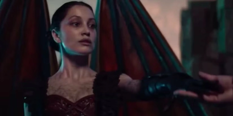 Cette actrice joue dans Mortal Kombat et Street Fighter : elle refuse de choisir un camp !