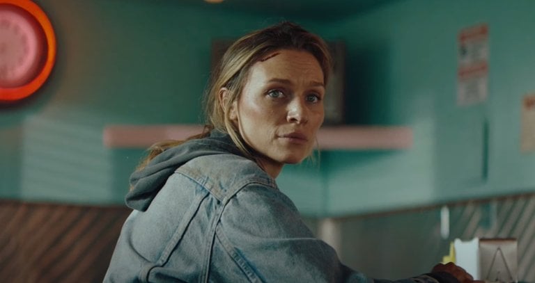 "Cinglée à la GTA" J’ai adoré ce film d’action brutal en 2026 : une mère explore le multivers pour éliminer un tueur en série