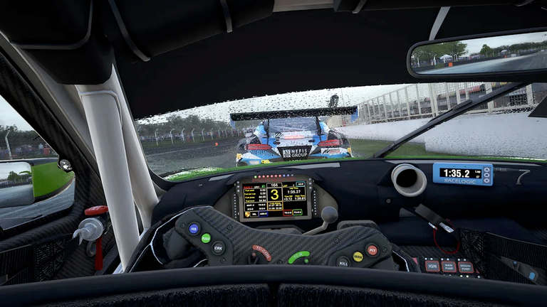 J'ai testé la base Direct Drive Fanatec Podium DD qui délivre jusqu'à 33 Nm de couple : qu'est-ce que ça change vraiment en sim racing ? J'ai testé la base Direct Drive Fanatec Podium DD qui délivre jusqu'à 33 Nm de couple : qu'est-ce que ça change vraiment en sim racing ?