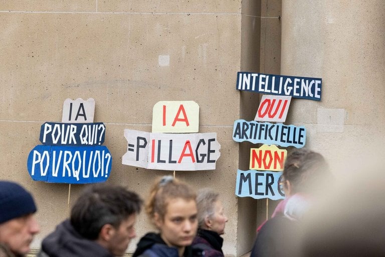 Est-ce la fin de l’animation traditionnelle ? Des fans s’amusent à recréer leurs univers préférés avec de l’IA, et le moins que l’on puisse dire, c’est que le résultat est bluffant Est-ce la fin de l’animation traditionnelle ? Des fans s’amusent à recréer leurs univers préférés avec de l’IA, et le moins que l’on puisse dire, c’est que le résultat est bluffant