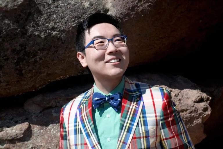 À 18 ans, les médecins lui donnaient 3 heures à vivre. Il jouait aux jeux vidéo à l'hôpital et possède aujourd'hui un studio qui génère 10 millions de dollars par an