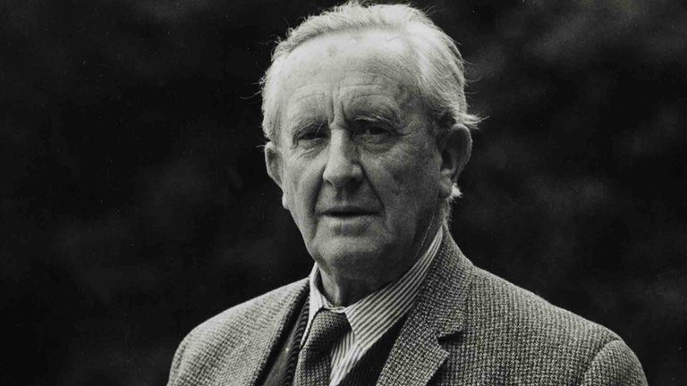 Le Seigneur des Anneaux : J.R.R Tolkien a créé les langues de la Terre du Milieu avant même d’écrire l’histoire ! Le Seigneur des Anneaux : J.R.R Tolkien a créé les langues de la Terre du Milieu avant même d’écrire l’histoire !