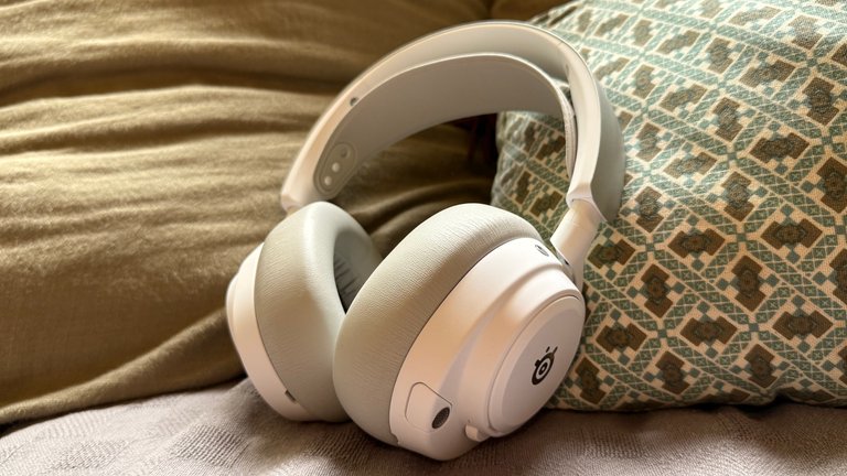 Test du SteelSeries Arctis Nova Pro Omni, le casque gaming audiophile qui laisse le bling-bling au vestiaire Test du SteelSeries Arctis Nova Pro Omni, le casque gaming audiophile qui laisse le bling-bling au vestiaire