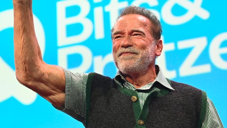 Arnold Schwarzenegger, à propos de son entraînement à 78 ans : « Peu importe la douleur, peu importe mon poids, je remporte une victoire chaque jour. »