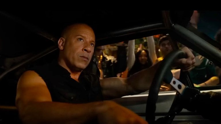 « C'est un monstre » : Charlize Theron a sauvé ce film d'action en tournant seule une scène après le départ de son réalisateur