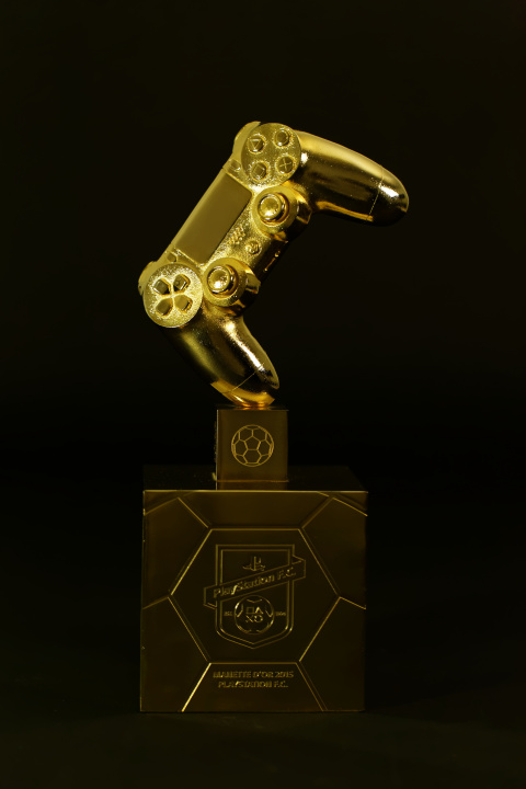 Playstation organise une compétition avec une manette d'or à la clé