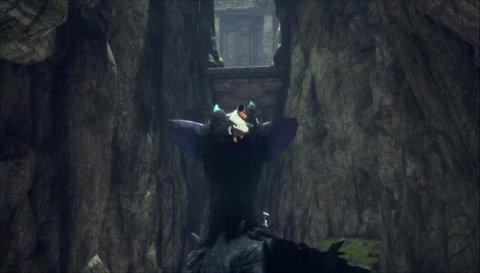 Un casque pour un tonneau [The Last Guardian