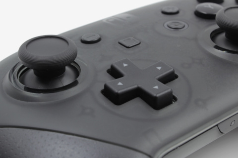 Test Nintendo Switch Pro Controller : La face sérieuse de Nintendo