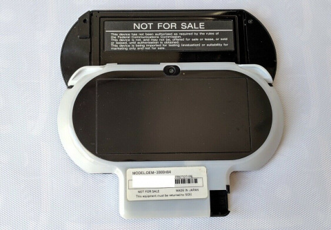 PS Vita : Un prototype coulissant proposé à 20 000$ sur eBay
