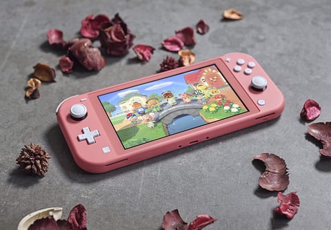 Nintendo Switch Lite : La version corail est disponible en précommande