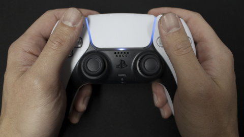 PS5 : Sony sur une nouvelle manette DualSense encore plus immersive ? 