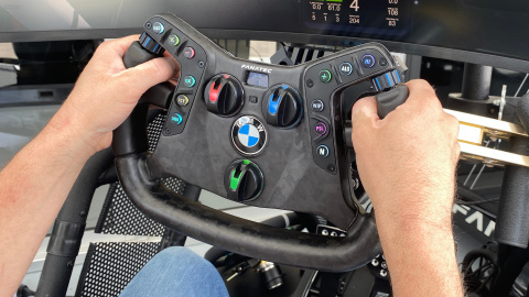 Fanatec : Le fabricant de volants PC, PS5 et Xbox Series prend la concurrence de vitesse