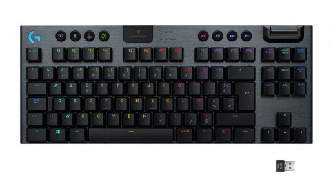Test Corsair K57 RGB Wireless : un clavier sans-fil “gaming” complet et  polyvalent, limité par sa qualité de frappe - Les Numériques