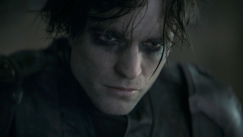 The Batman : Robert Pattinson promet des “surprises” et fait du teasing 