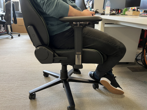 Test de la chaise gamer Razer Enki : ergonomie et confort au rendez-vous ?