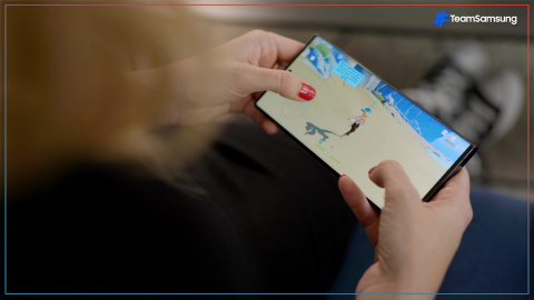 Samsung Galaxy S22 Ultra : Salomé vous le dévoile sous ses plus belles coutures