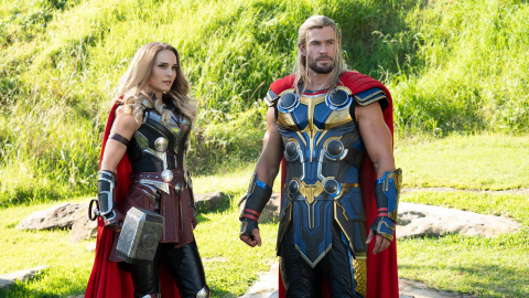 Thor Love and Thunder (Chris Hemsworth, Nathalie Portman) : fun et sombre à la fois, un grand écart pour le meilleur ?