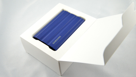 Test Samsung T7 Shield : le SSD externe à emmener en vacances, et qui résiste à tout