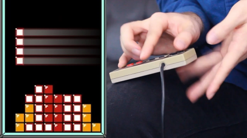 Tetris : Un record du monde pulvérisé… en tapant derrière la manette !
