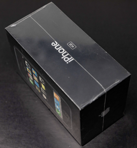 Cet iPhone 1 encore sous blister est à vendre et son prix augmente de jour en jour
