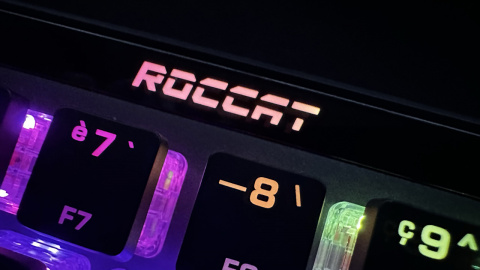 Test du Roccat Vulcan II Mini Air : un clavier gaming 65% compact et lumineux, mais des compromis à considérer