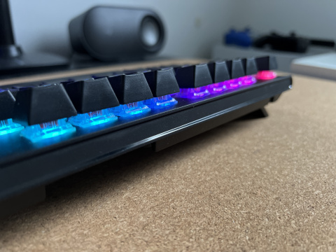 Test Alienware AW420K : un clavier gamer mécanique RGB simple et efficace, à une exception près