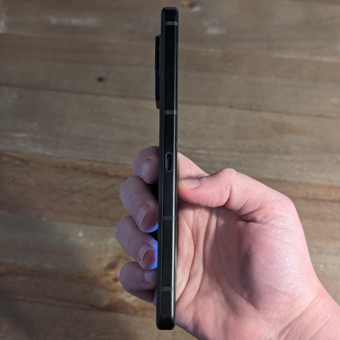 Ce smartphone est d’une puissance COLOSSALE ! J’ai testé le Asus ROG Phone 8 et je suis formelle : pour jouer, il n’y a pas mieux !