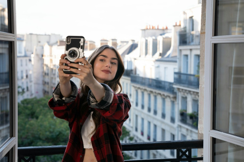 Ces 2 séries Netflix boostent le tourisme en France : Paris peut remercier le service SVOD