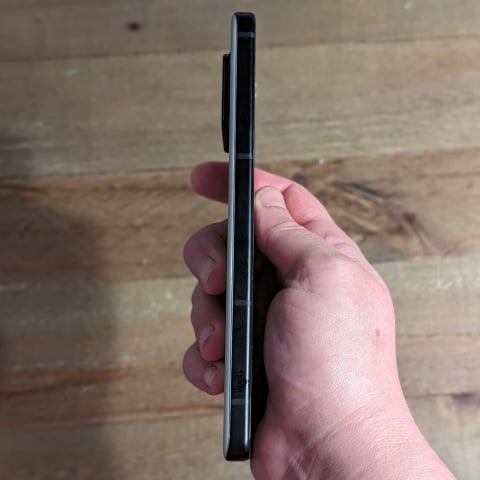 J’ai testé le Zenfone 11 Ultra et j’ai pris une énorme claque : le nouveau smartphone d’Asus est vraiment royal, mais un détail m’a quand même choqué !