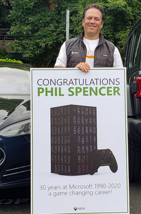 Le sauveur ? Il y a 10 ans, Phil Spencer devenait le patron d'Xbox. Et nous étions loin de nous imaginer de tels rebondissements !
