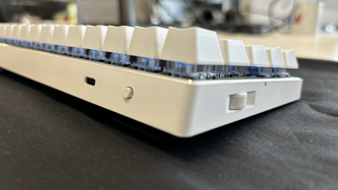 J’ai testé le Logitech G Pro X 60 Lightspeed et j’ai enfin compris pourquoi les claviers compacts étaient si populaires auprès des joueurs !