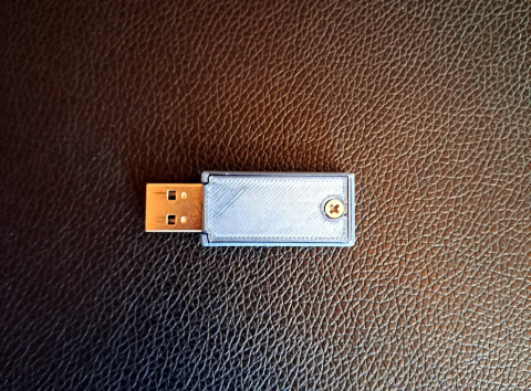 Une durée de vie garantie de 2 siècles. C’est ce que propose cette clé USB vendue moins de 30 euros. Mais il ne faut surtout pas l’acheter