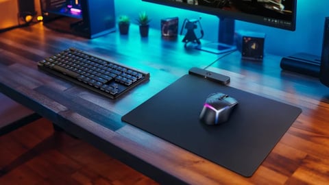 Logitech G Powerplay 2 : j’ai testé le nouveau tapis de souris qui booste l’autonomie de ma souris gaming. Voici mon avis après 2 semaines d'utilisation