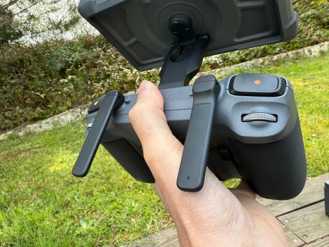 DJI Mavic 4 Pro : j'ai testé en exclu le nouveau drone à triple caméra, et il enterre la concurrence !