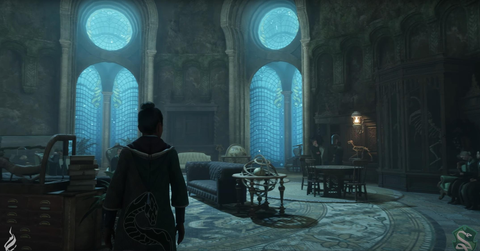 La raison pour laquelle il faut choisir la maison Serpentard dans Hogwarts Legacy est simple, mais tellement stylée !