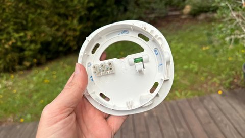 Test de la caméra Reolink TrackFlex Floodlight WiFi : double objectif, double dissuasion ?