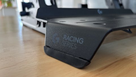 « Un duo calibré pour les débutants et les simracers » : test du Logitech G RS50 et des RS Pedals