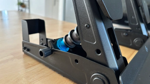 « Un duo calibré pour les débutants et les simracers » : test du Logitech G RS50 et des RS Pedals
