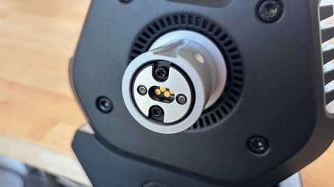 « Un duo calibré pour les débutants et les simracers » : test du Logitech G RS50 et des RS Pedals