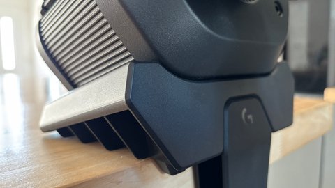« Un duo calibré pour les débutants et les simracers » : test du Logitech G RS50 et des RS Pedals