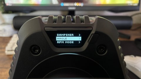 « Un duo calibré pour les débutants et les simracers » : test du Logitech G RS50 et des RS Pedals