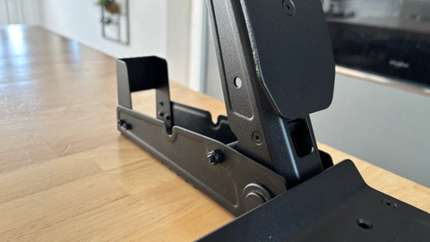 « Un duo calibré pour les débutants et les simracers » : test du Logitech G RS50 et des RS Pedals