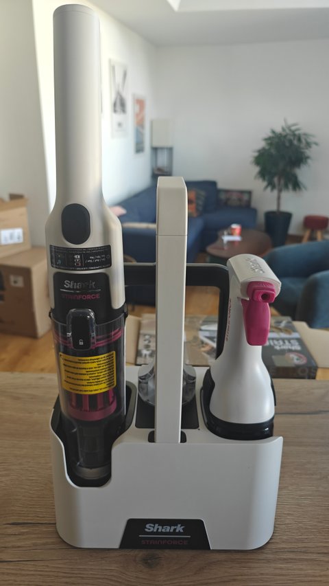 Test Shark StainForce : le nettoyeur sans fil qui a survécu à un chiot de deux mois ! Un game changer dans le milieu ?